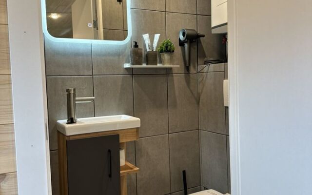 V Okruzhenii Kedpovogo Lesa So Svoyej Terrasoy I Mangalnoy Zonoy Private House