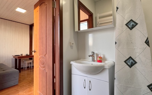 Частный дом у моря с беседкой