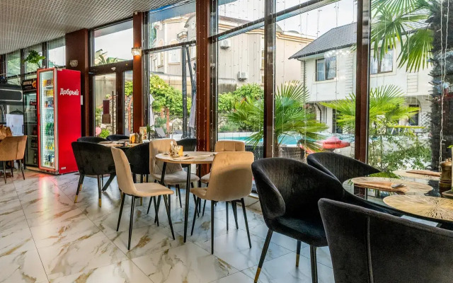 Elitny Apartament v Gostinitse Senator Flat