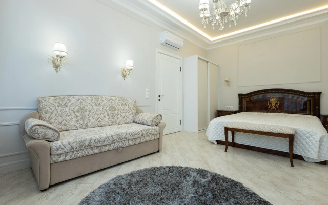 Lyuks v Tsentre Minska Flat