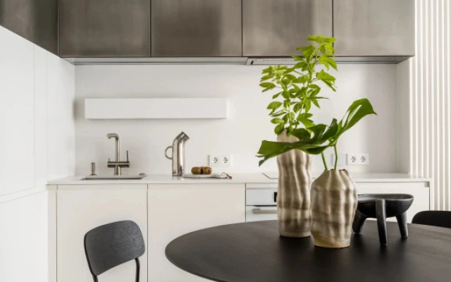 Stylish Apartment with Views of the Towers on the 39th Floor
