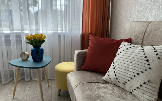Na Glavnom Bulvare Goroda Flat