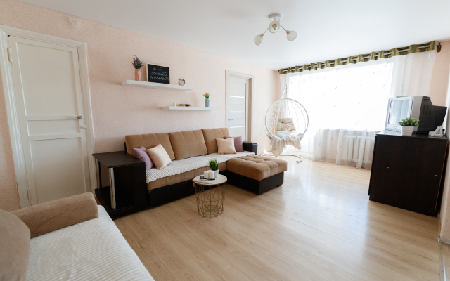 Просторная Двухкомнатная Квартира на 6 Гостей Проспект Октября 101 Театр Кукол