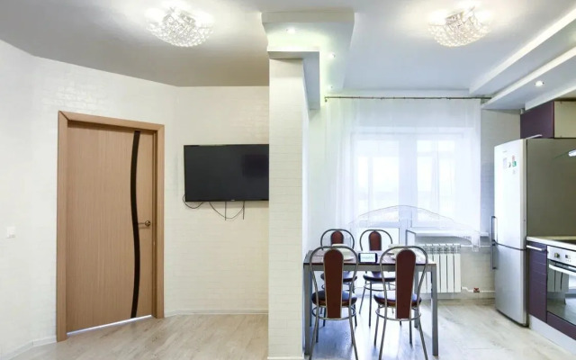 Na Prospekte Yamasheva 43 Flat