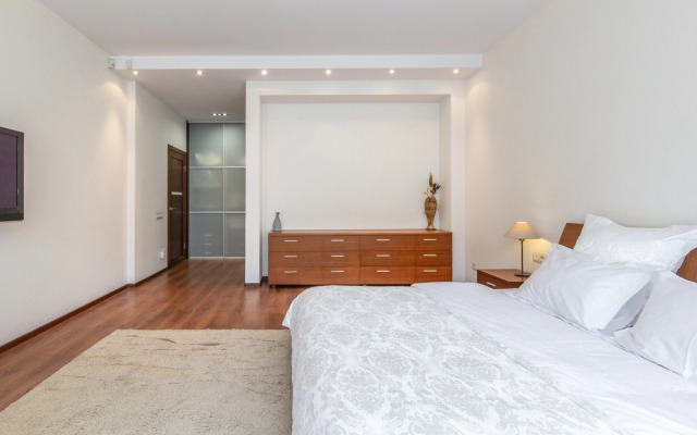 Апартаменты трехкомнатные  Ladgorna возле ГУМа