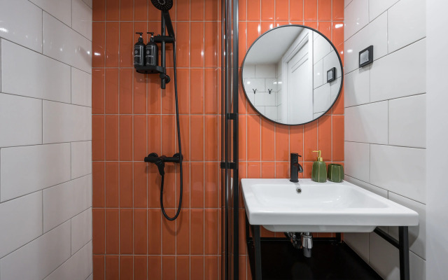 Апартаменты Яркая Двухуровневая студия в центре