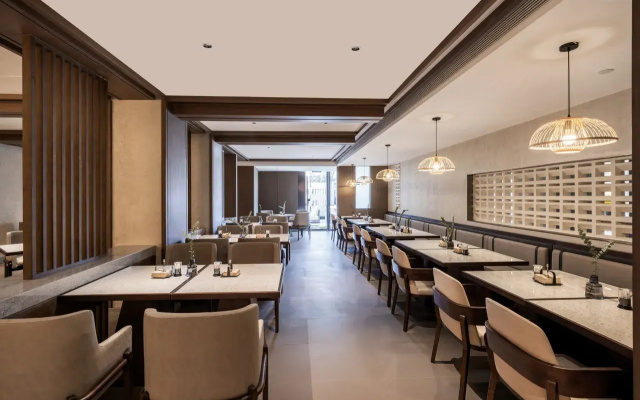 Отель Atour Beijing Fengtai Station Lize Business District