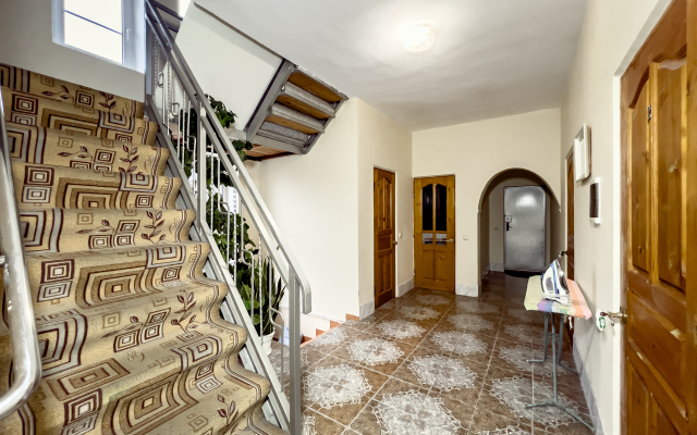 Gostevoy Dom Medovy Guest House
