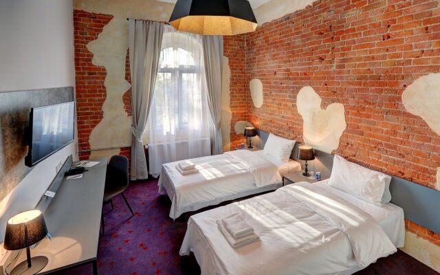 Arche Koszary Hotel