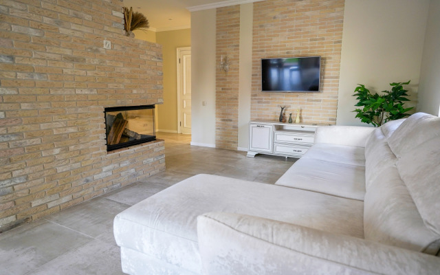 Вилла Загородный дом у озера в Подмосковье