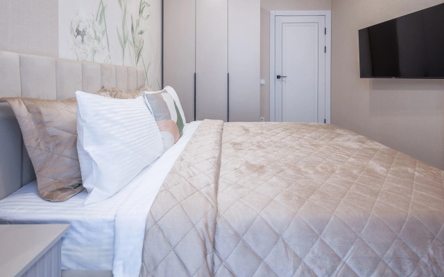 Квартира С бассейном на территории МореСолнцеАпарт