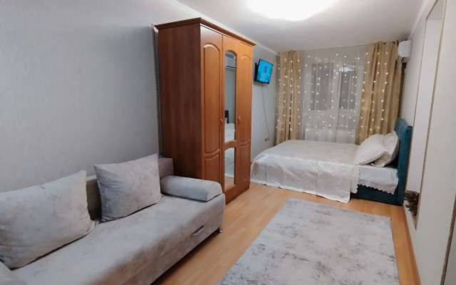 Dvukhurovnevaya V Tsentre Flat