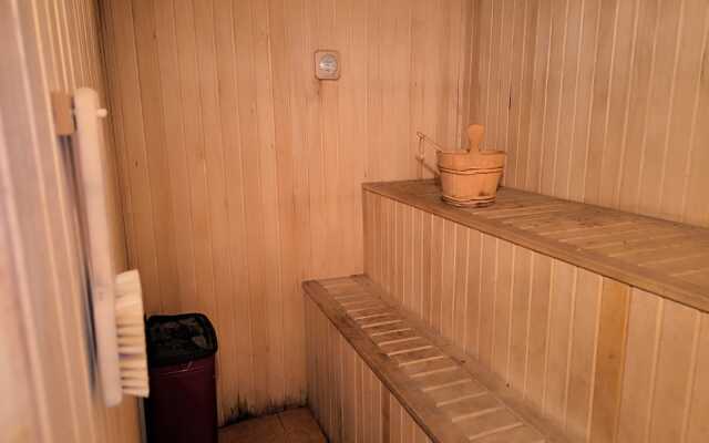S Basseynom, Saunoy  i Kaminom Private House