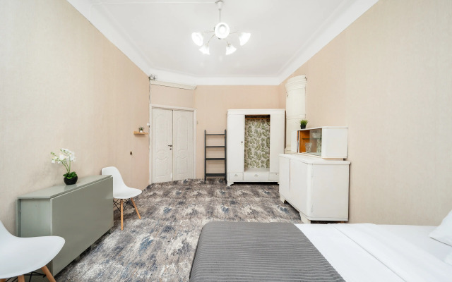 Trekhkomnatnay Na Perekupkom Pereulke Flat