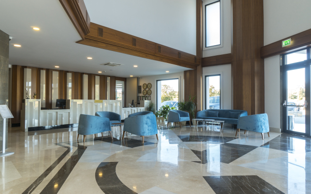 Acroter Hotel & Spa