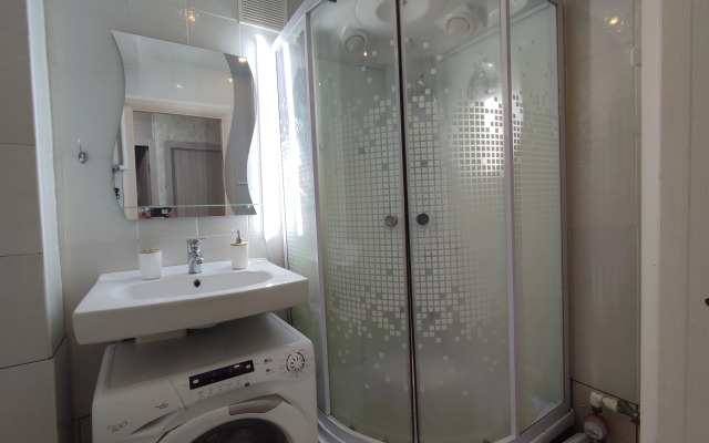 Квартира 2-комнатная в Омске на Рождественского 1В