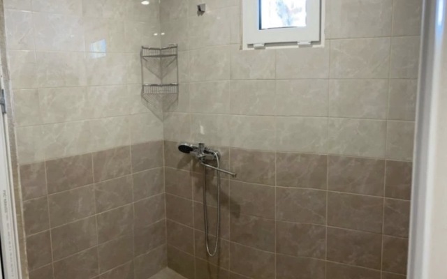 V Gostyakh U Artema I Vato Guest House
