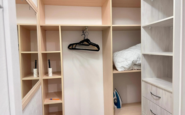 U Metro Chkalovskaya Yekaterinburg Chapaeva 72a Flat