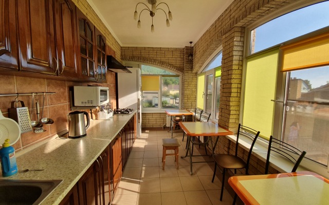 Zamok Na Zemlyanichnoj Guest House