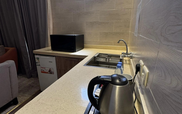 Al-Ufq Suites Hotel