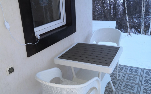 Domik Okolo Ozyora Private house