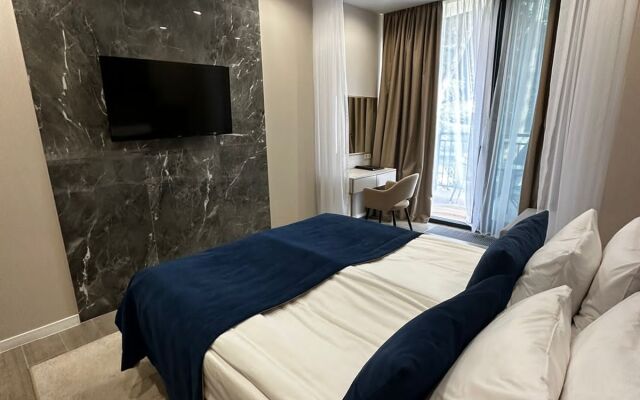 Uyutnye s Terrasoy Apartments