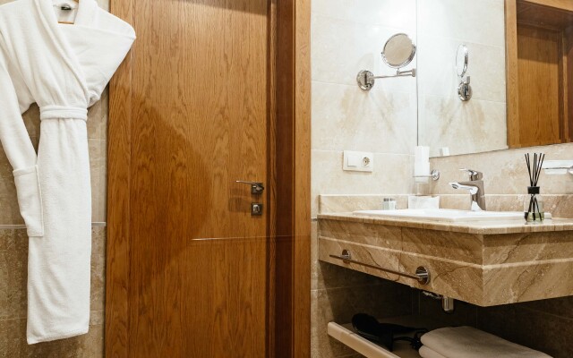 Amra Park Hotel & Spa