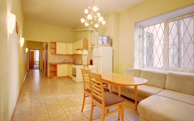 Апартаменты У площади Восстания