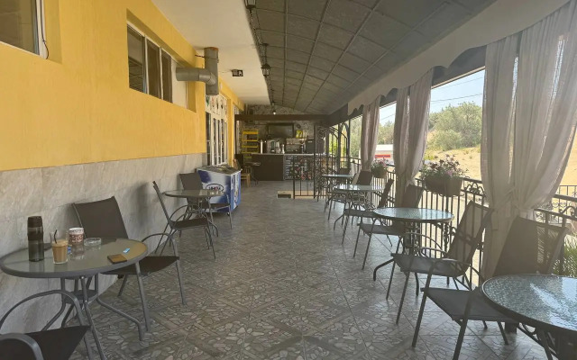 Kronos Hotel