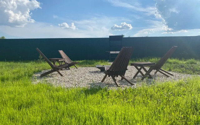 Uyutny i Sovremenny Private house Barnkhaus