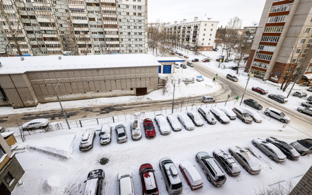 Prostornaya Dvuhkomnatnaya v Pyati Minutah ot Metro Flat