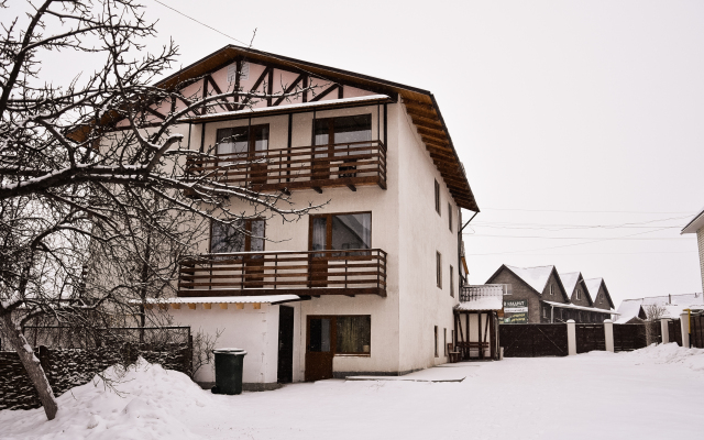 Lyzha Guest house