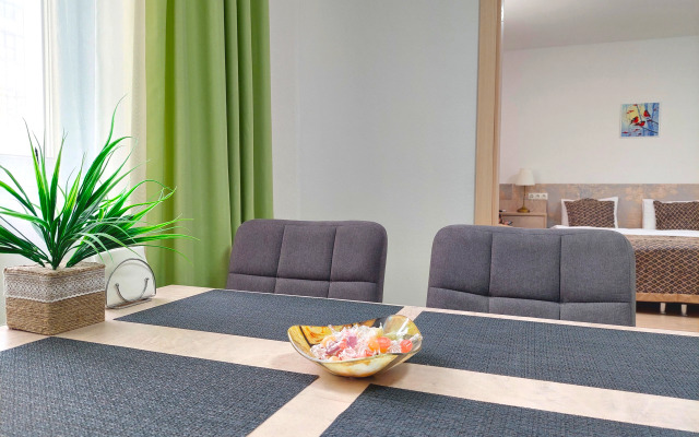 Три квартиры на Сахарова