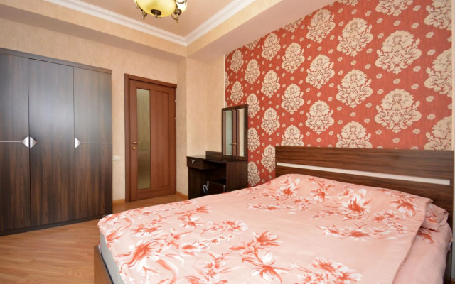 3-komn. v tsentre goroda na Severnom prospekte Flat HH550