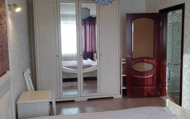 Pritomskij Klassik 2-komnatnye apartamenty naprotiv Kassacionnogo suda, ryadom s Kuzbass-Arena Flat