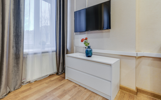 Prostornaya U Naberezhnoy Nevy Flat