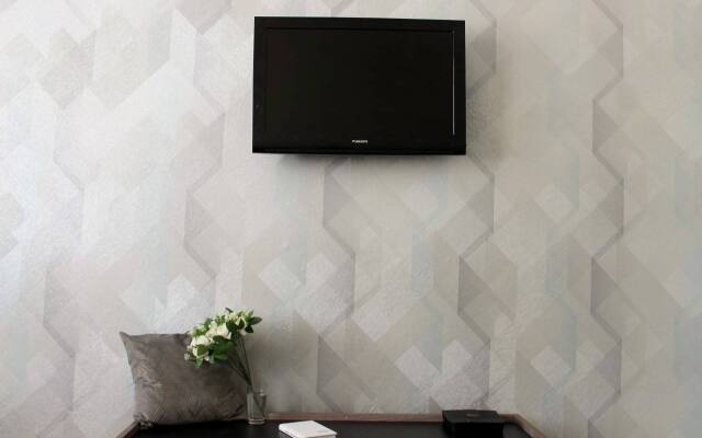 U Tsentra Bakuleva Flat