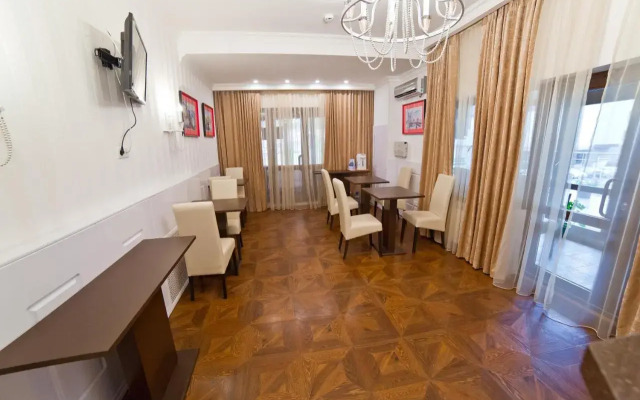 Aruna Hotel