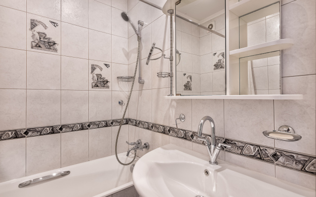 On Kolomyazhskiy prospekt 20 Apartment