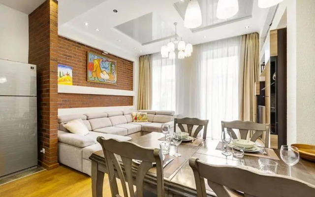 Квартира 4-комнатная Квартира на Васильевском Острове