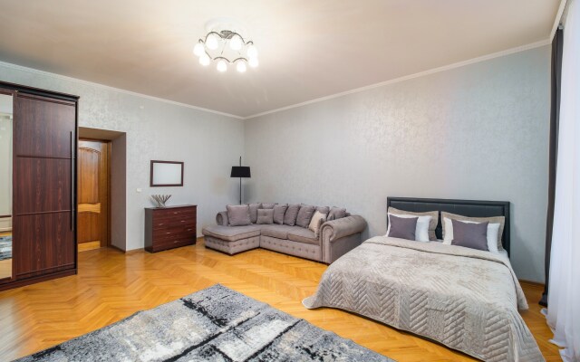 3 Spalni U Nekrasovskogo Sada Apartments