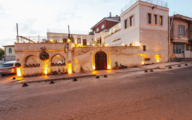Отель Young Cave