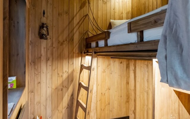We Lodge Hotel