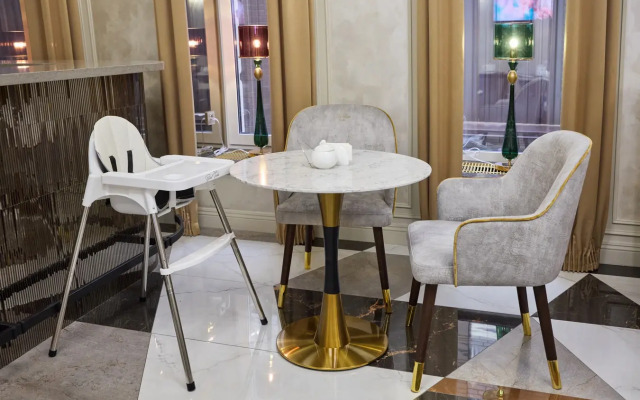 Tverskie Zamki De Luxe Hotel