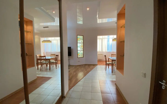Yevrodvushka Na Larina S Vidom Na Mishennuyu Sopku Flat