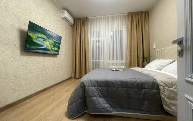Flat Tsentralnoye Mesto Dvukhkomnatny Lyuks