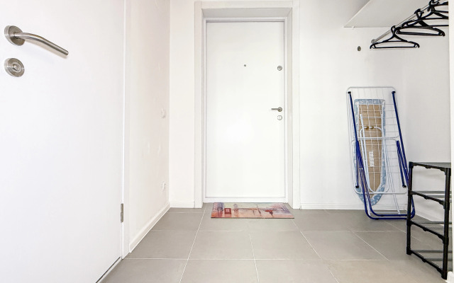 Uyutnaya Solnechnaya Yevrodvushka Vblizi Morya Flat
