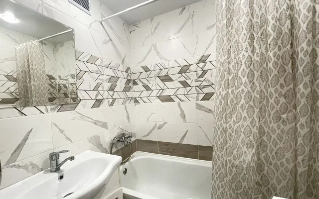 Na Ulitse Bratyev Zhabrovykh 3 Flat