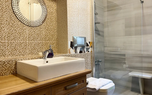 3 Bedroom with Local Charm in Galata Apartments