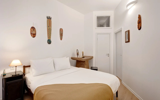 V stile disko u Strelki na Vasilevskom Flat